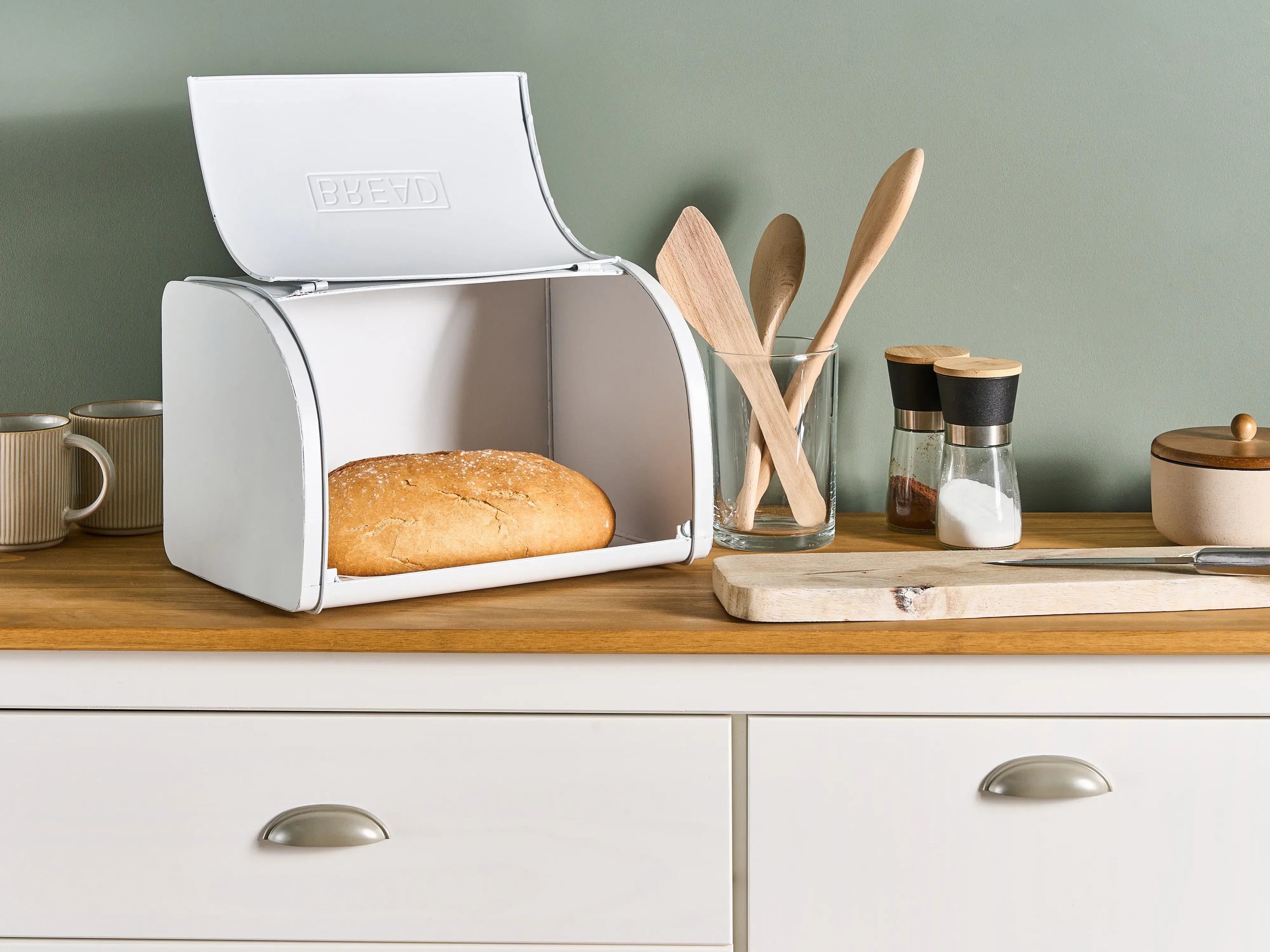 Boîte à pain en métal blanc